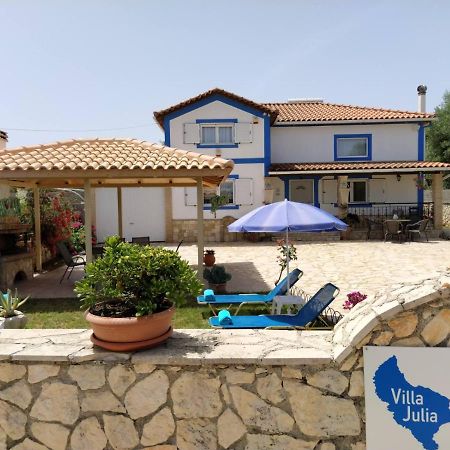 Villa Julia 티실리비 외부 사진