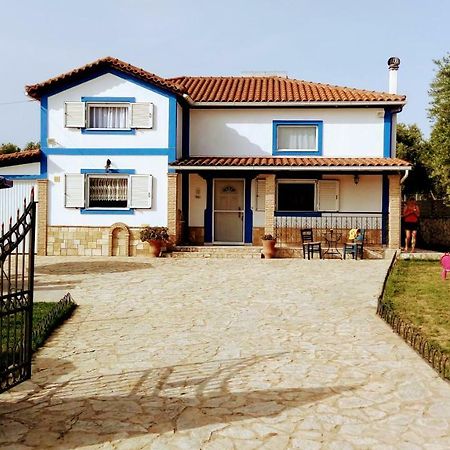 Villa Julia 티실리비 외부 사진